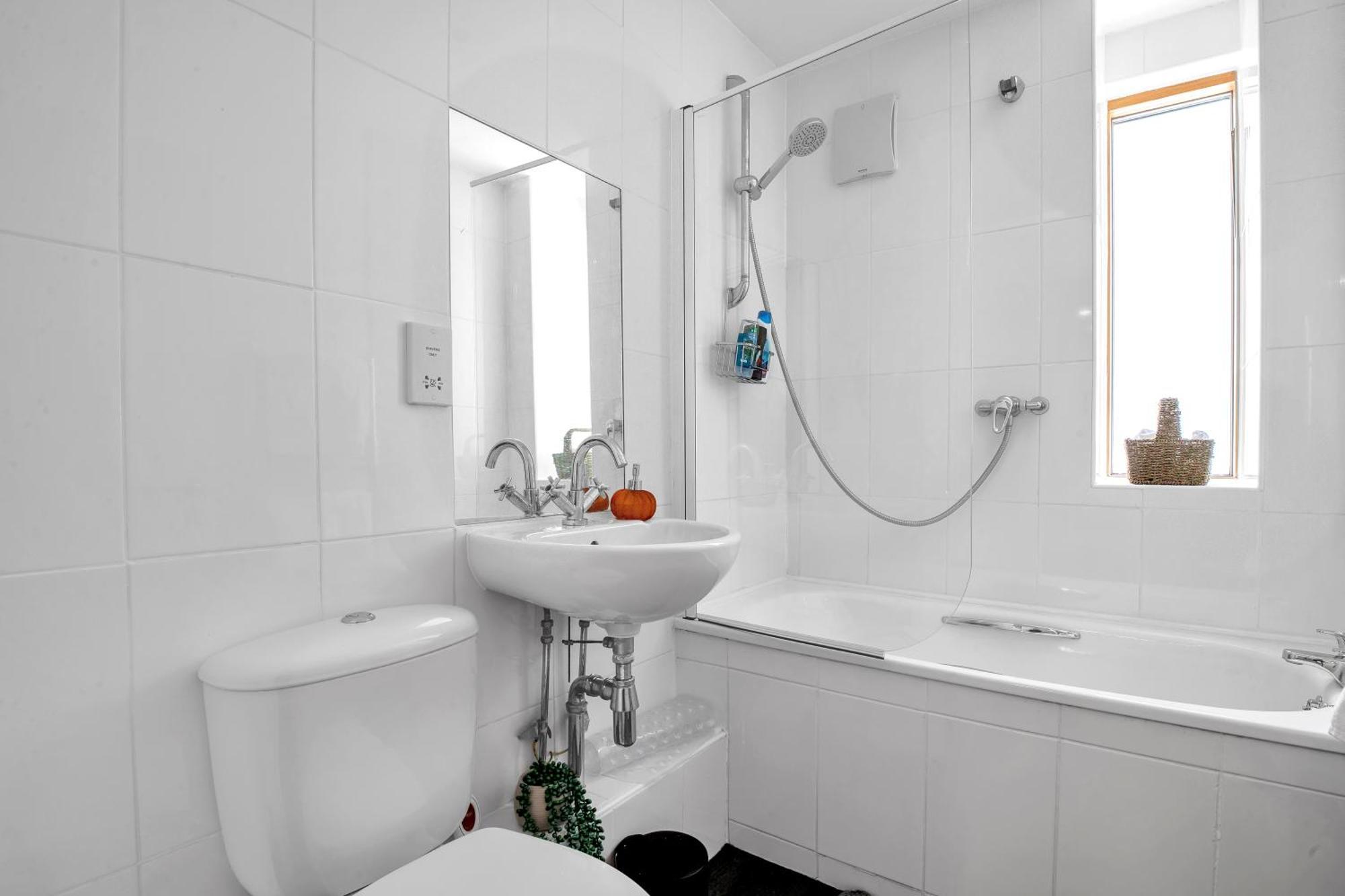 Luxury Waterfront Property With Free Parking Coventry Ngoại thất bức ảnh